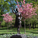 Every spring the statue of Crown Princess Märtha is surrounded by flowering plums. The area is called "Crown Princess Märtha's Garden". Photo: Liv Osmundsen, the Royal Court